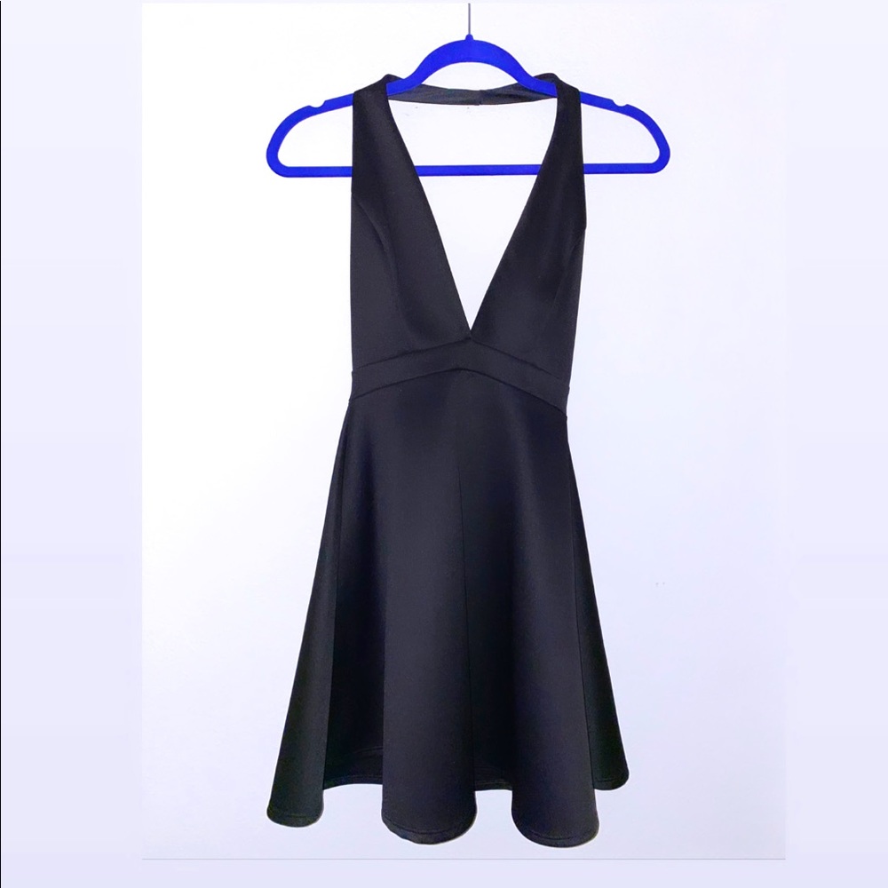 Backless, little black dress 🖤